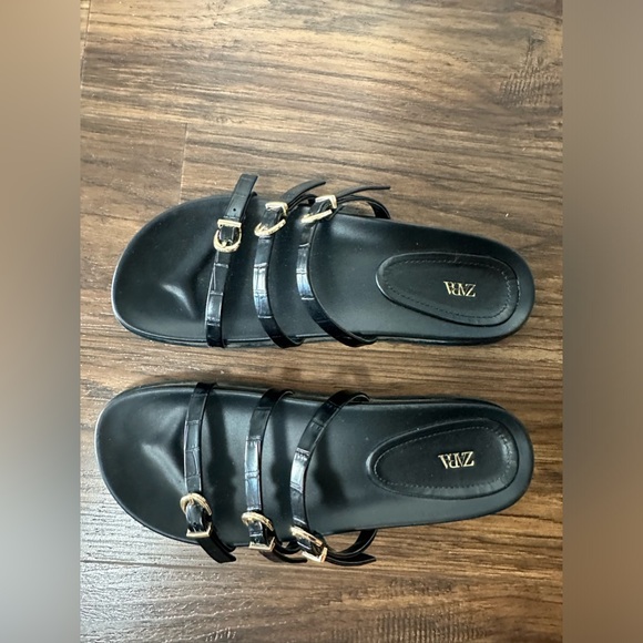Black strappy Zara sandals with gold buckles size 8 - Picture 2 of 3